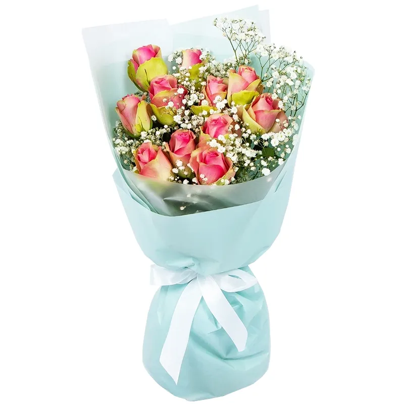 Букет из 11 ярко-розовых роз и гипсофил